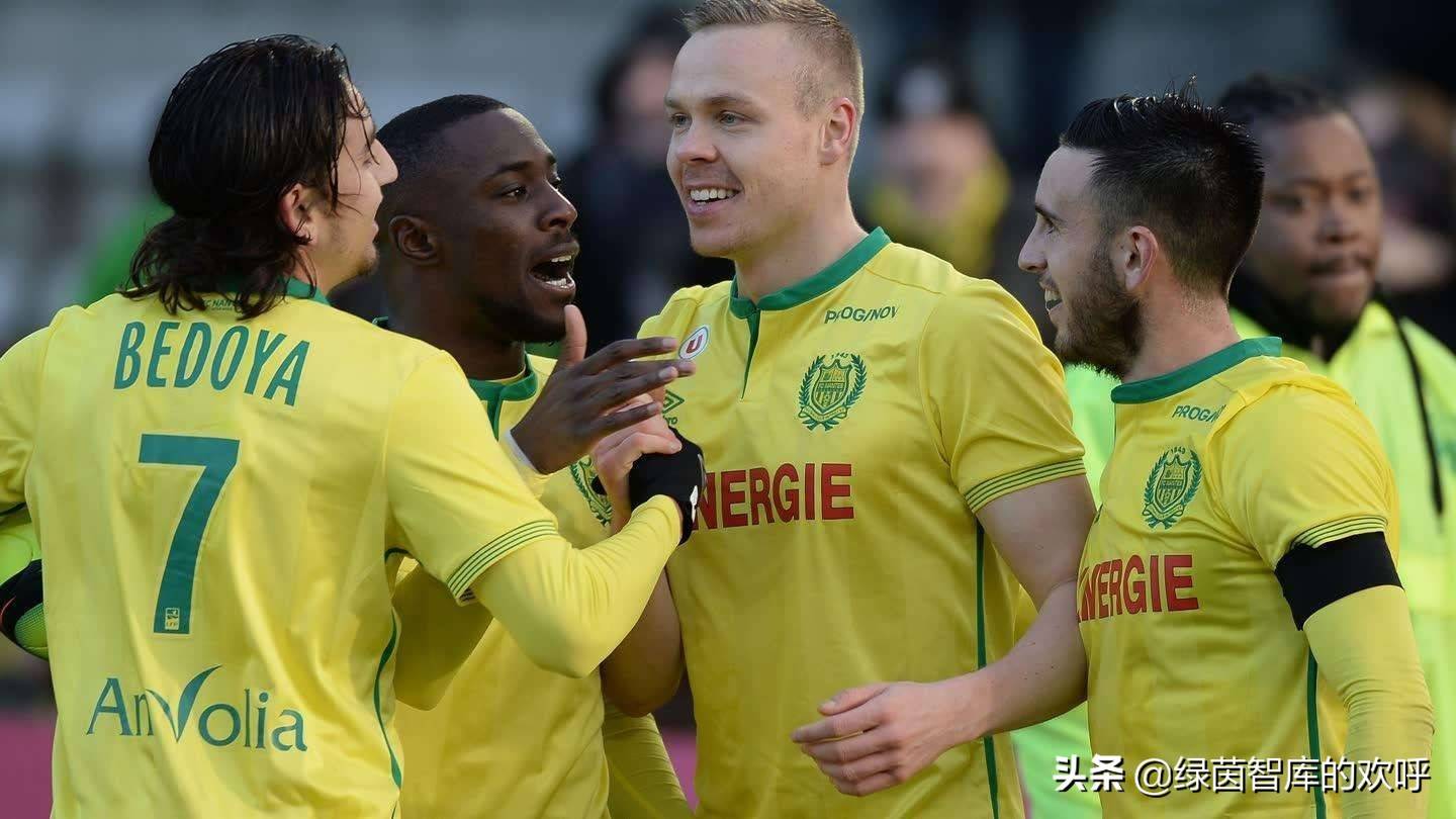 南宫体育- 上海久事训练开放日，赛前复出首秀引欢呼，法甲在即，纪律约束更严格