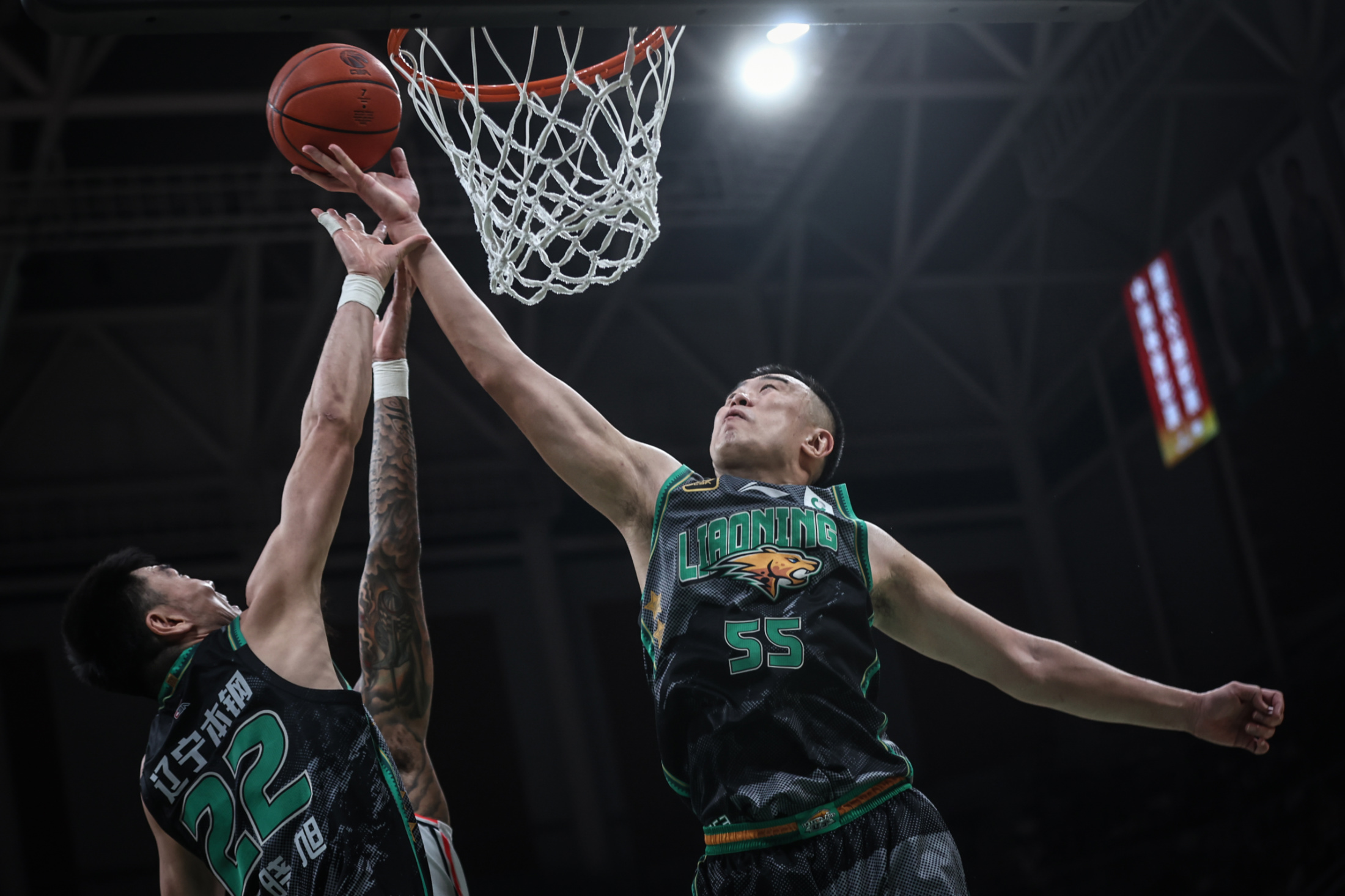 南宫体育-关于马德里竞技迎CBA常规赛关键赛；关键时刻远射贴柱；气氛紧张；团队化学反应显著的信息