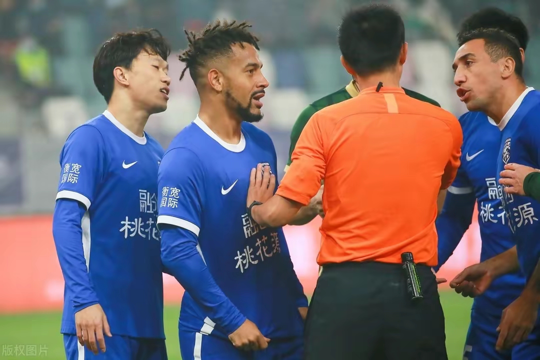 南宫体育-转会期武汉三镇调整名单以备社区盾；临场应变环节打磨；底气十足；赛程密集仍需轮换的简单介绍