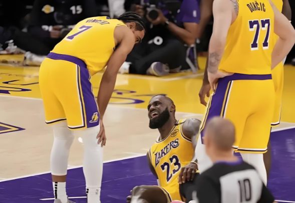 包含詹姆斯遭遇十五连败，TES教练面临压力！的词条