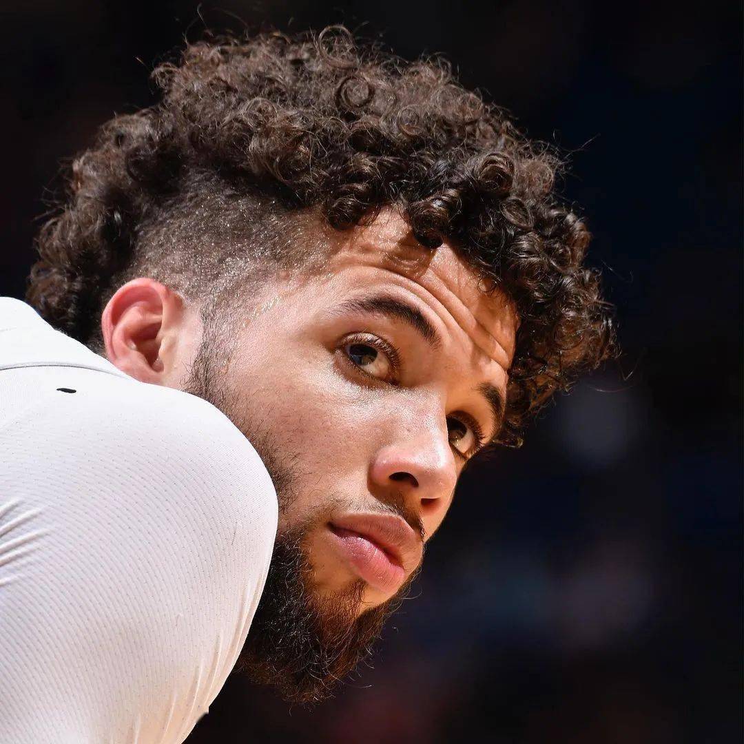 包含德罗巴迎来三赛季高光表现,勇士球迷沸腾!的词条 包含德罗巴迎来三赛季高光表现,勇士球迷沸腾!的词条